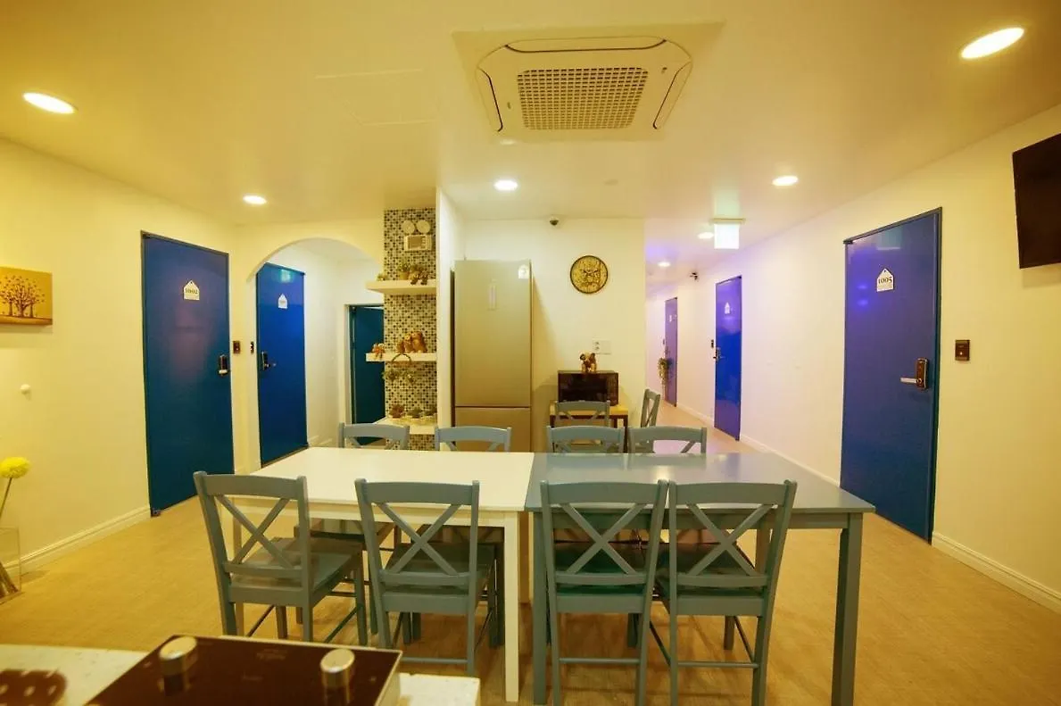 Stay In Blue Seul